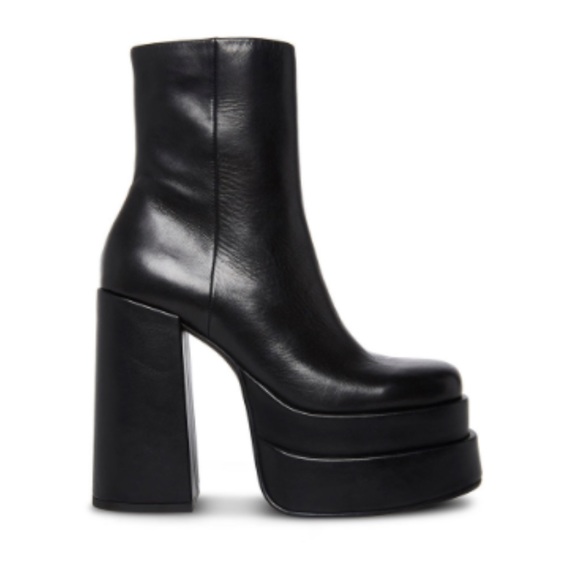 Steve Madden Shoes - Steve Madden cobra black leather platform boots